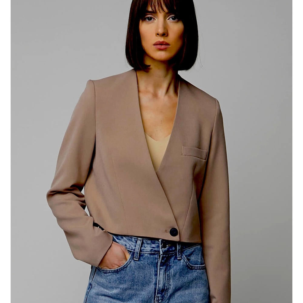 Nude Cropped Blazer